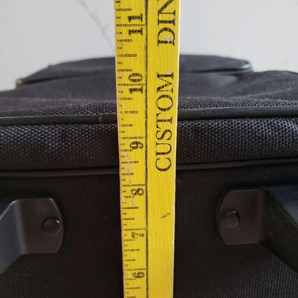 American Tourister Black 18